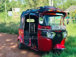 Bajaj RE 2018