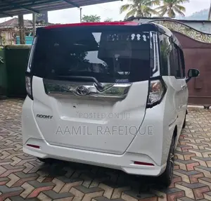Toyota Roomy Custom GT 2025
