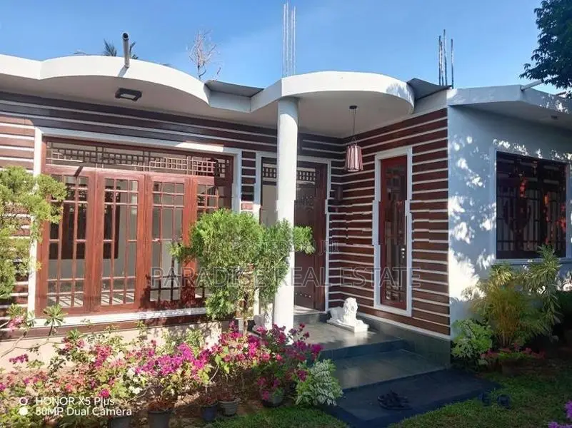 BRAND NEW SINGLE STOREY HOUSE FOR RENT IN PAPILIYANA ROAD