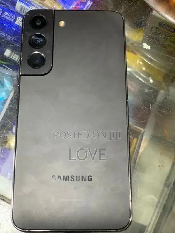 Samsung Galaxy S22 (Used)