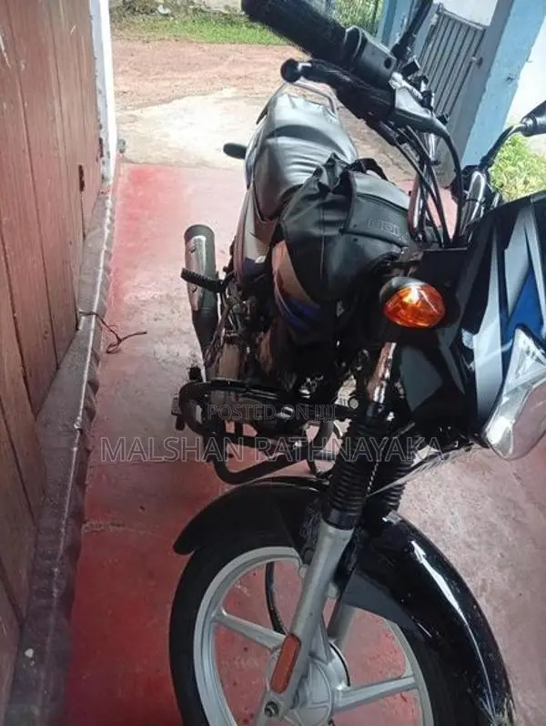 Bajaj CT100 2025