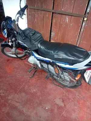 Bajaj CT100 2025