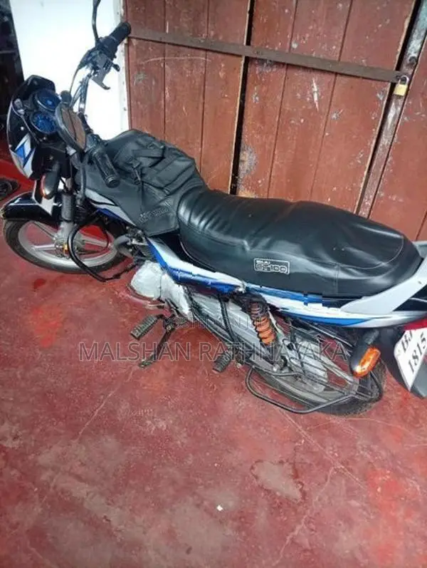 Bajaj CT100 2025