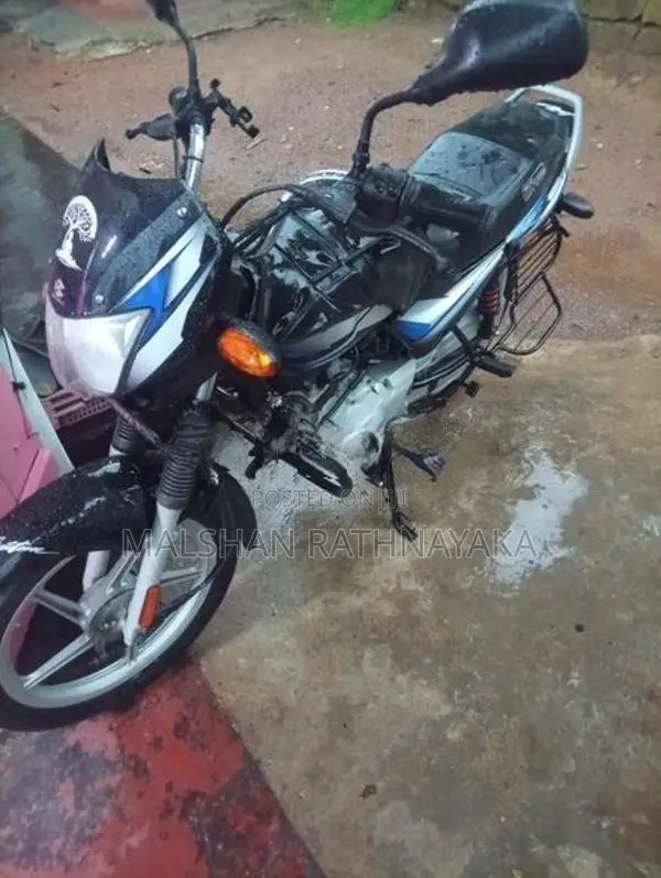 Bajaj CT100 2025