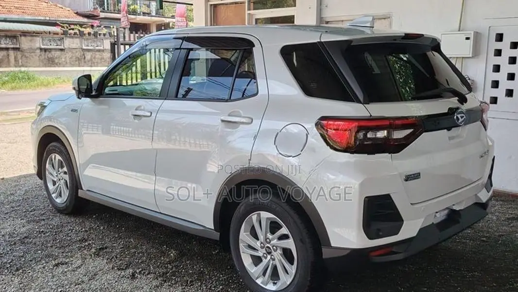 Daihatsu Rocky X HEV 2025
