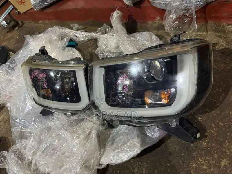 Daihatsu Wake Pixiss Head Lamp