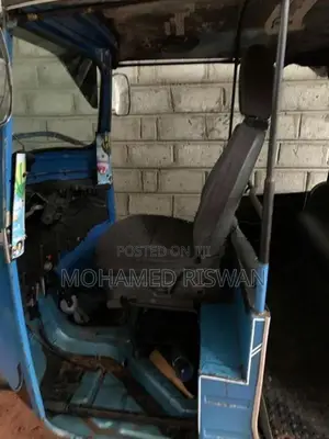 Bajaj RE 2012