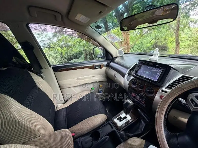 Mitsubishi Montero Sports 2012