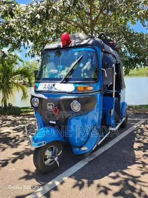 Bajaj RE 2015