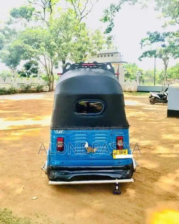 Bajaj RE 2015