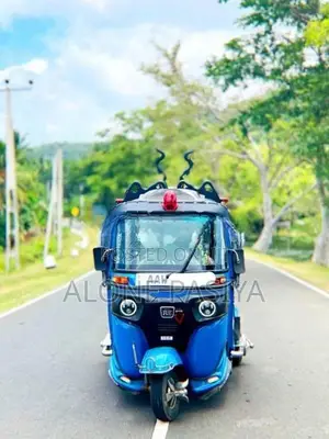 Bajaj RE 2015