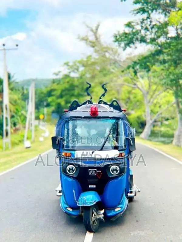 Bajaj RE 2015