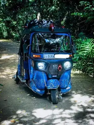 Bajaj RE 2015