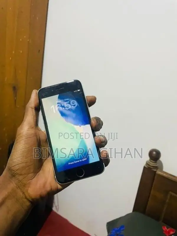 Apple iPhone SE 2 (Used)