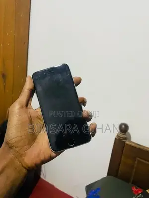 Apple iPhone SE 2 (Used)