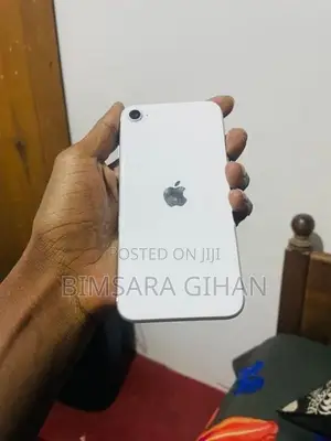Apple iPhone SE 2 (Used)