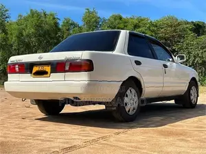 Nissan Sunny 1990