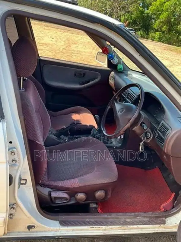Nissan Sunny 1990
