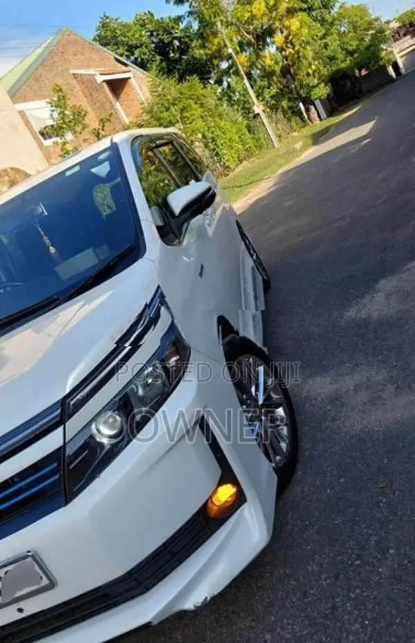 Toyota Voxy 2014