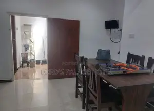 Holiday Bangalow in Colombo 6
