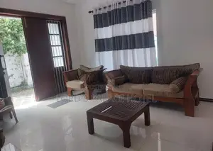 Holiday Bangalow in Colombo 6
