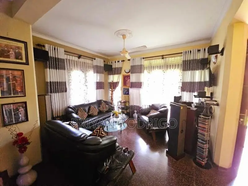 Ratmalana, 02nd Lane Large 03 storied house on 13 Perch Land for Sale