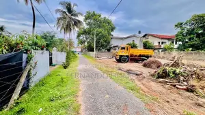 ❖❖❖ බස් පාර ආසන්නයේම තිබිරිගස්කටුව පර්. 18ක වටිනා ඉඩමක් විකිණීමට