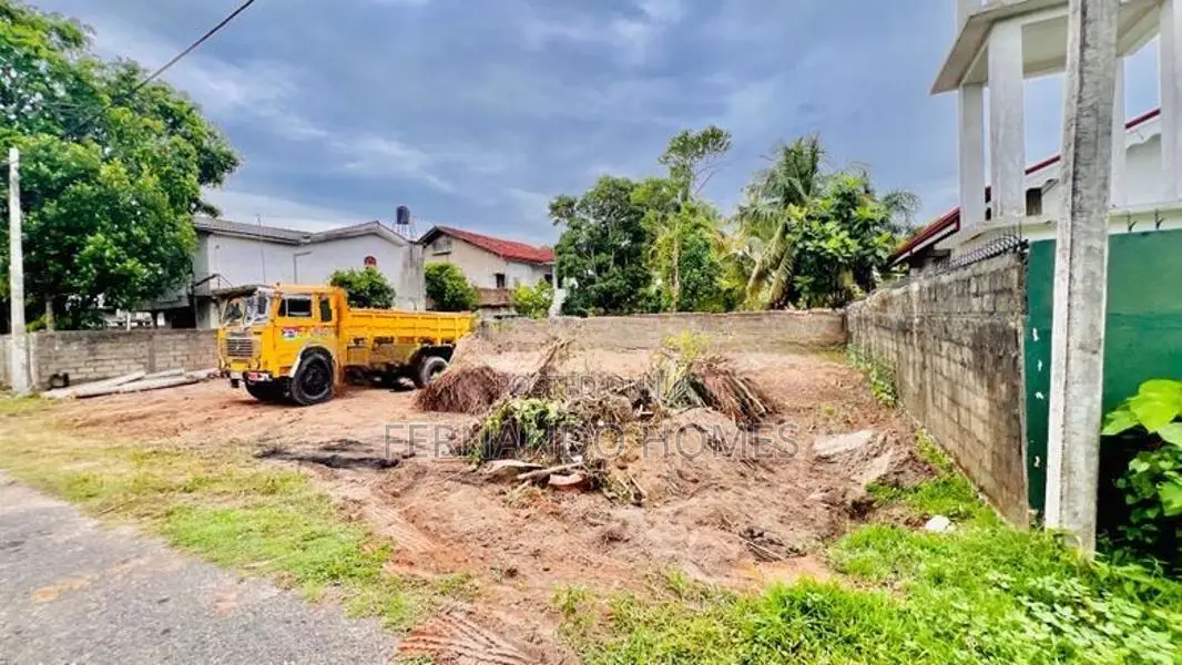 ❖❖❖ බස් පාර ආසන්නයේම තිබිරිගස්කටුව පර්. 18ක වටිනා ඉඩමක් විකිණීමට