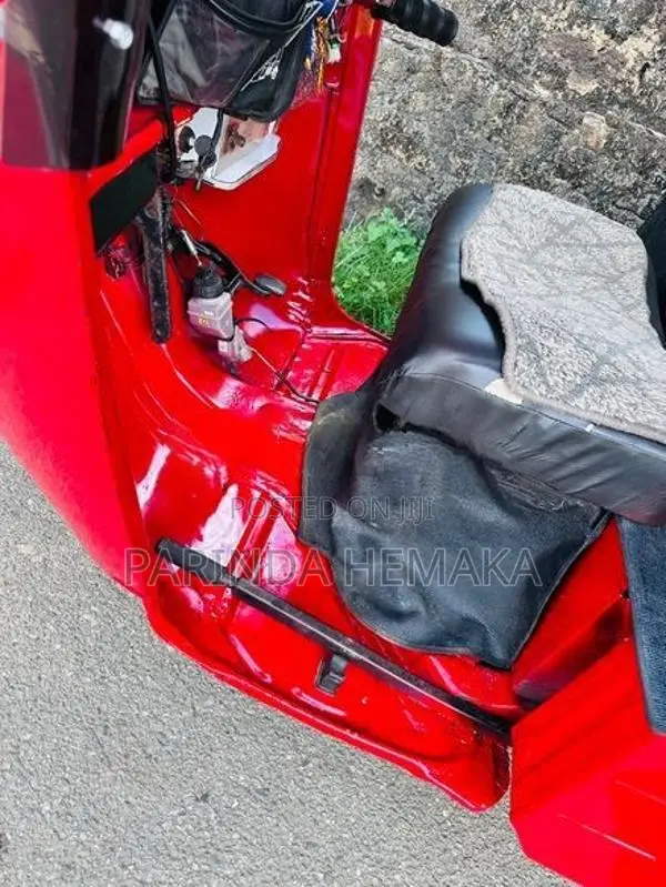 Bajaj RE 2001