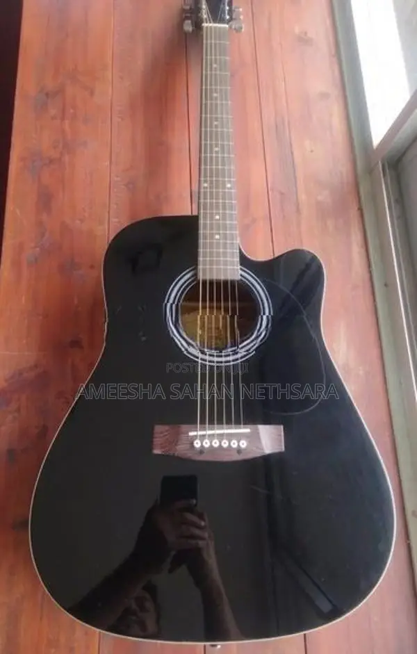 Suzuki Guitar with Amplifier
