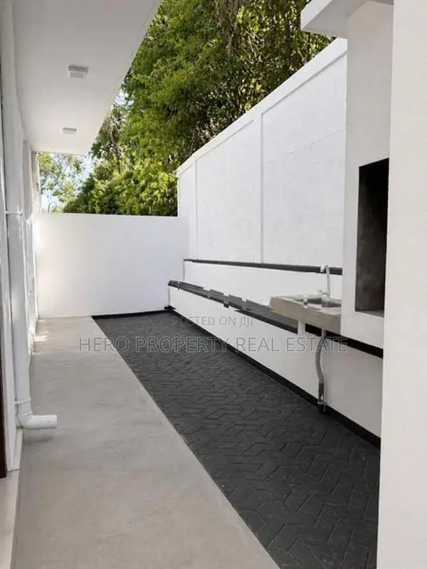 Modern Luxury Quality Valuable House for Sale in Piliyandala