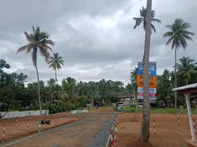 මාවතගම නගර සීමාවෙන් අගනා බිම් කොටස්