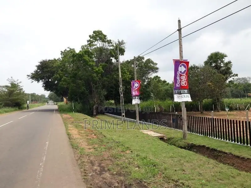 බුලන්කුලම බිම් කොටසක් පුත්තලම් පාරට මුහුනලා