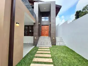 Battaramulla Designed Super Luxury Two Storey House