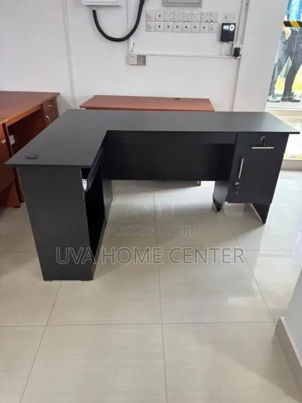 L Shape Office Table Blk 5.5x4ft