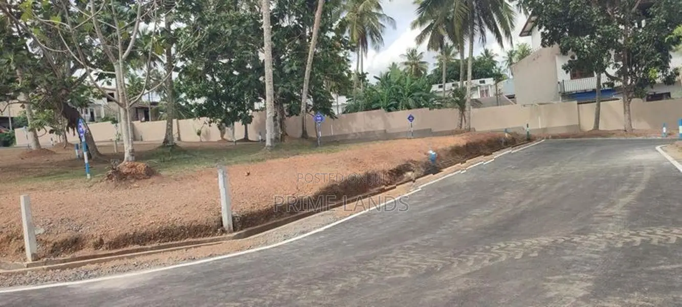 Malabe Valuable Land for Sale Close to Bus Road