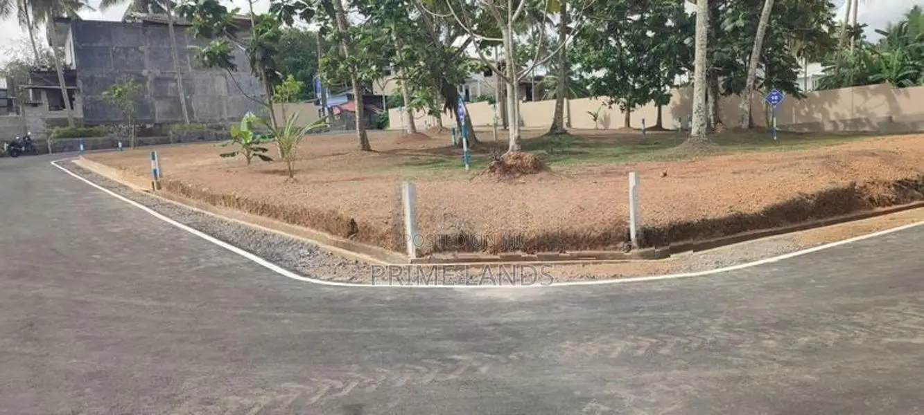 Malabe Valuable Land for Sale Close to Bus Road