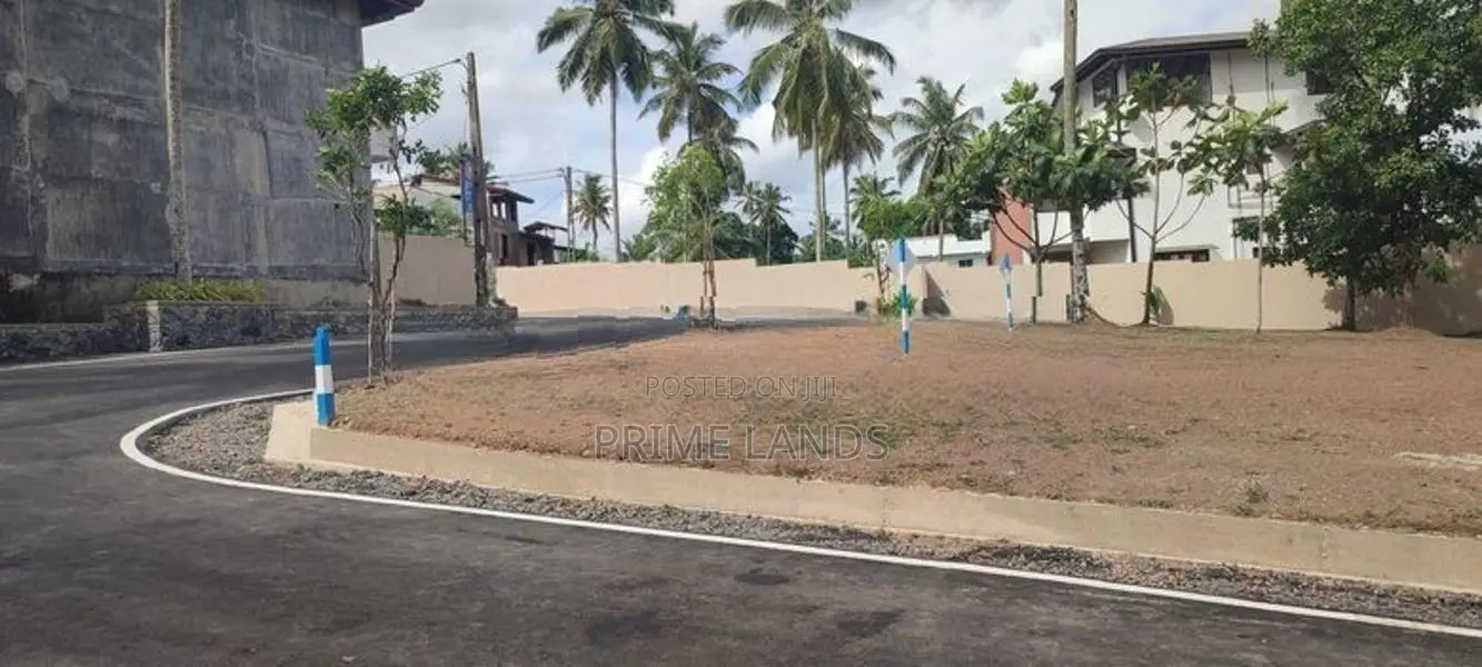Malabe Valuable Land for Sale Close to Bus Road