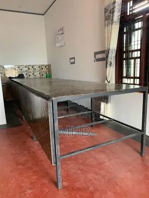 Garment Cutting Table