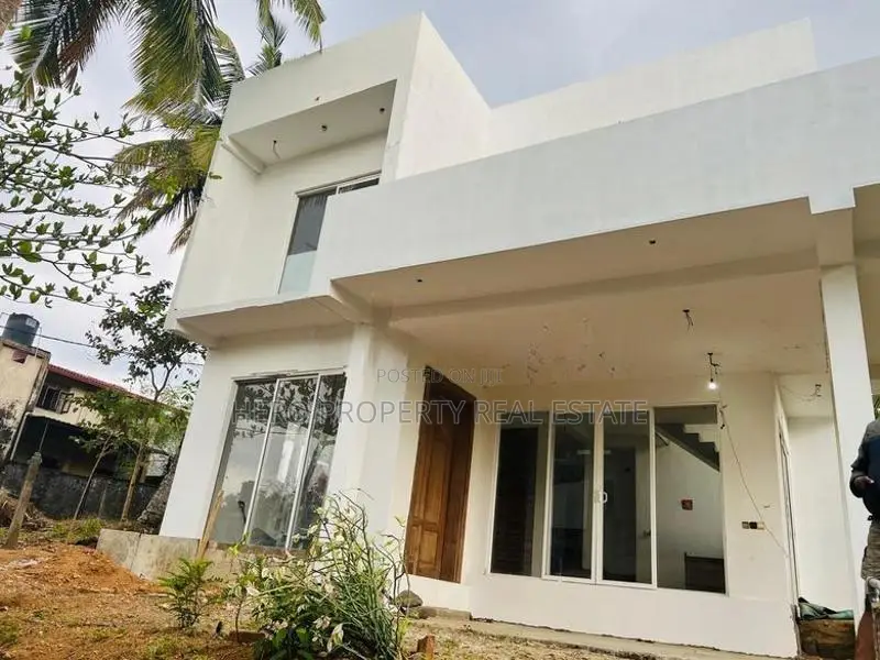 Modern House for Sale in Athurugiriya
