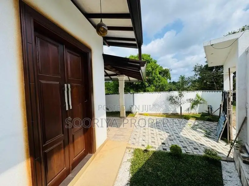 අලුත්ම සුඛෝපභෝගී තනිමහල් නිවසක් විකිණීමට - Piliyandala