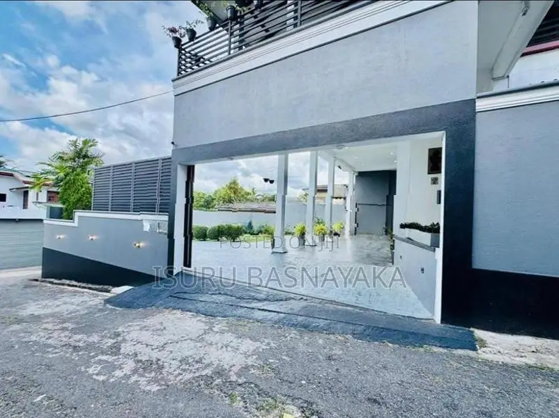 With Pool 5 Bed Rooms Luxury House for Rent