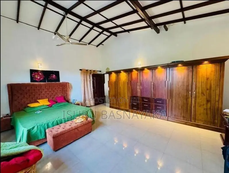 With Pool 5 Bed Rooms Luxury House for Rent