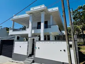 Super Luxury Modern House for Sale - Piliyandala