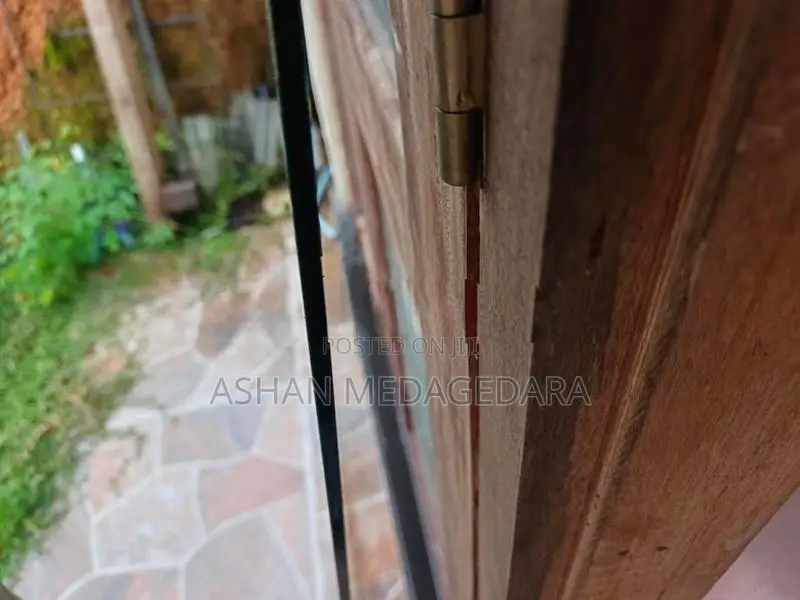 Glass (tempered)