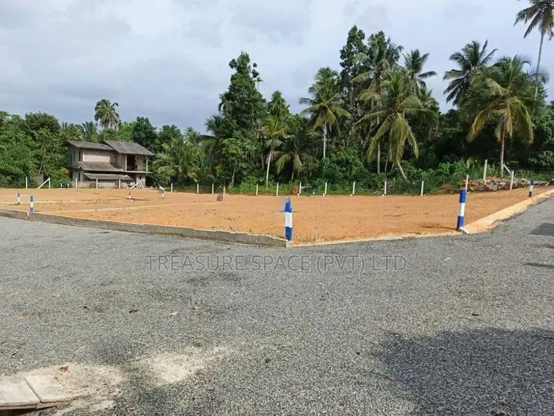 Land for Sale at Meegoda