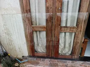 Glass (tempered)