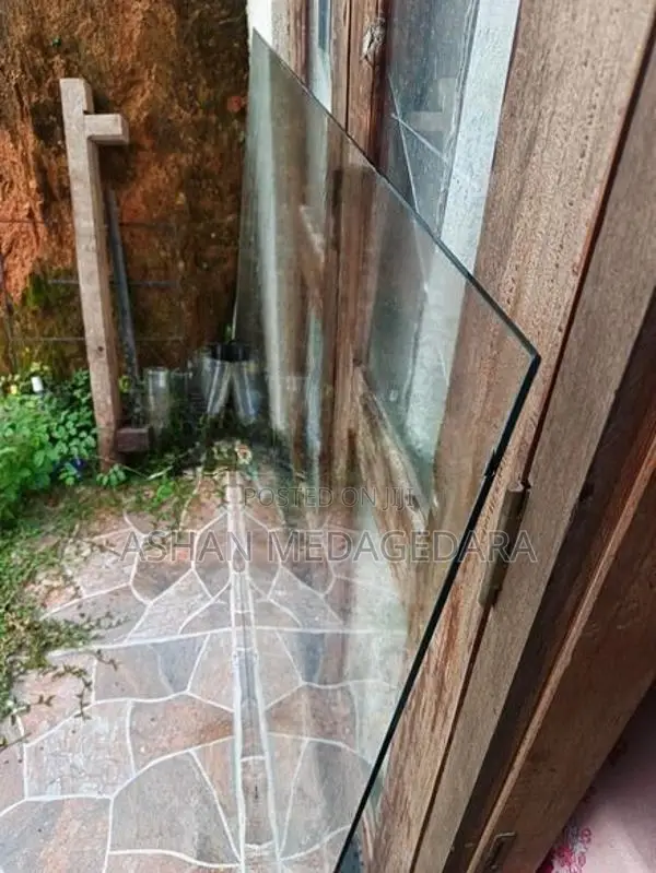 Glass (tempered)