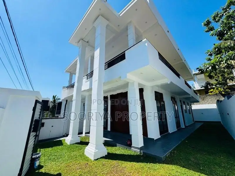 Super Luxury Modern House for Sale - Piliyandala