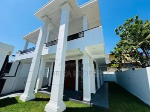 Super Luxury Modern House for Sale - Piliyandala